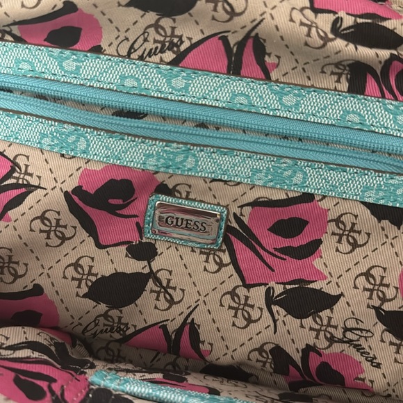 COPY - Guess Crossbody/handbag - Picture 2 of 7